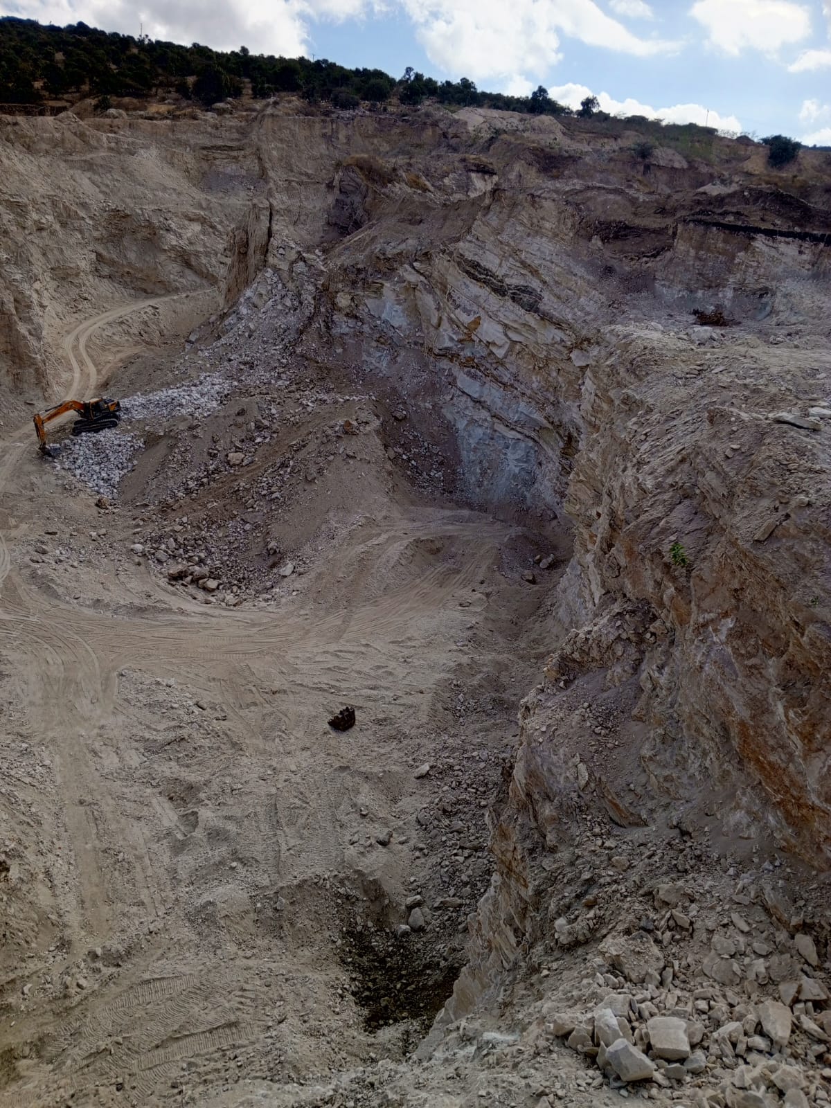 Dolomite Limestone Quarry1