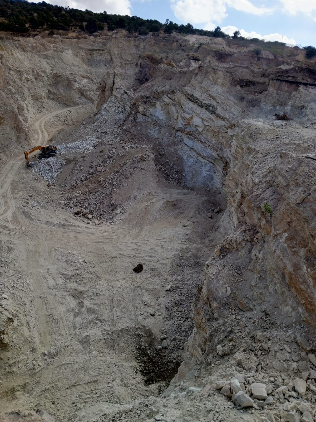 Dolomite Limestone Quarry2